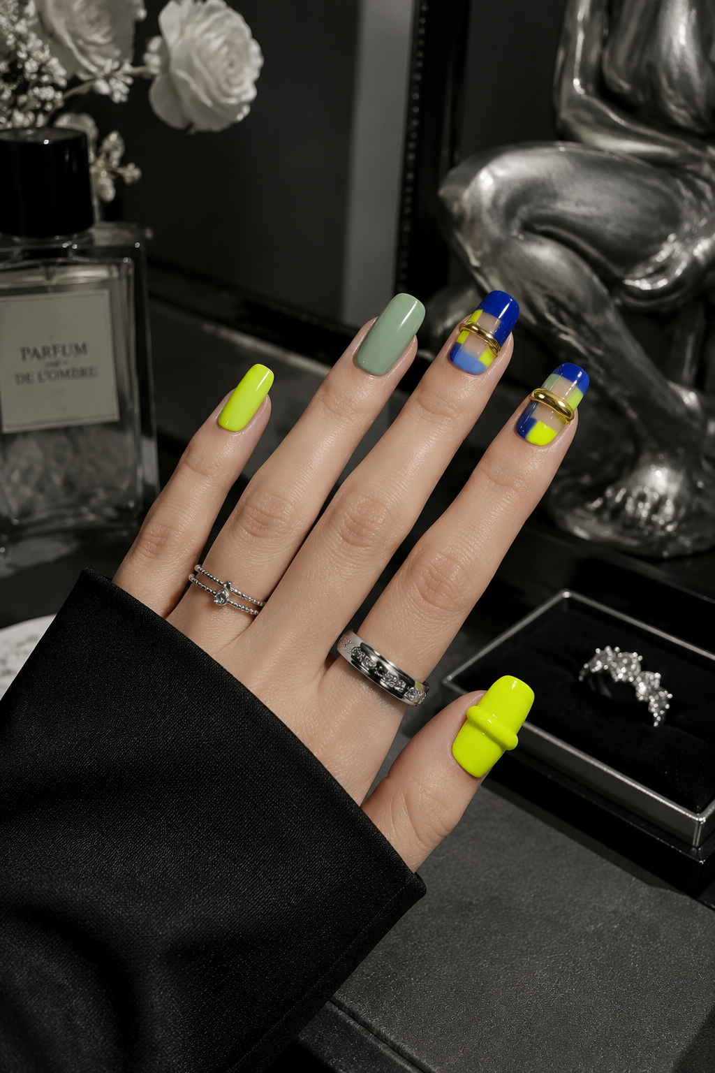 Neon Cyber-Ring | LUMlix Haute Nail