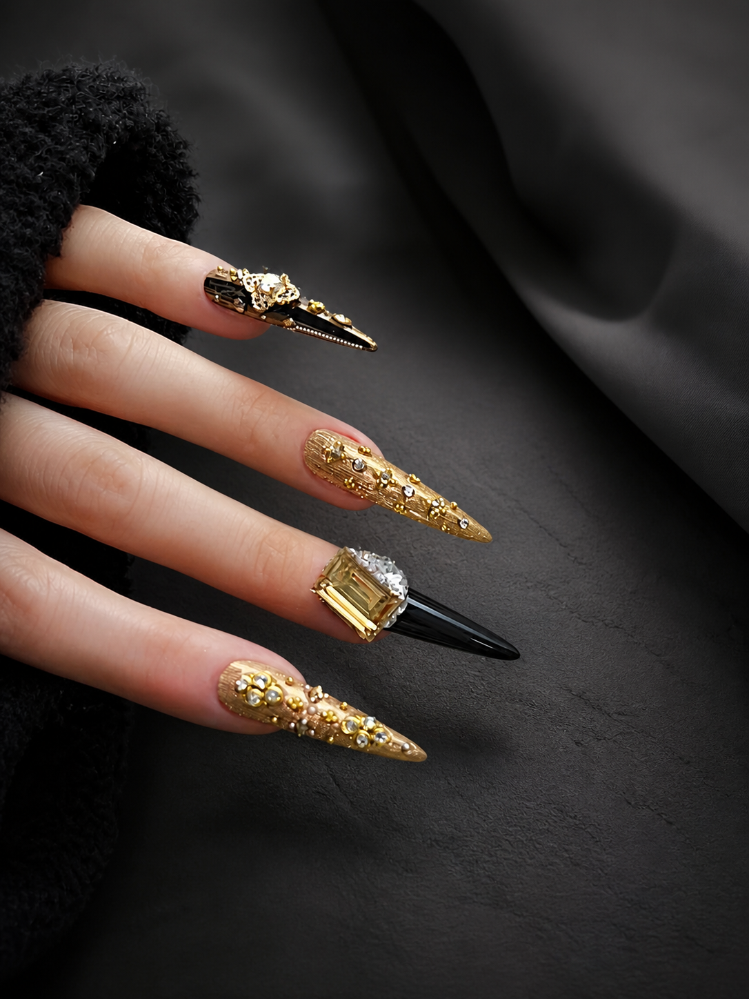 Gilded Amber & Onyx Sovereign | LUMlix Haute Nail