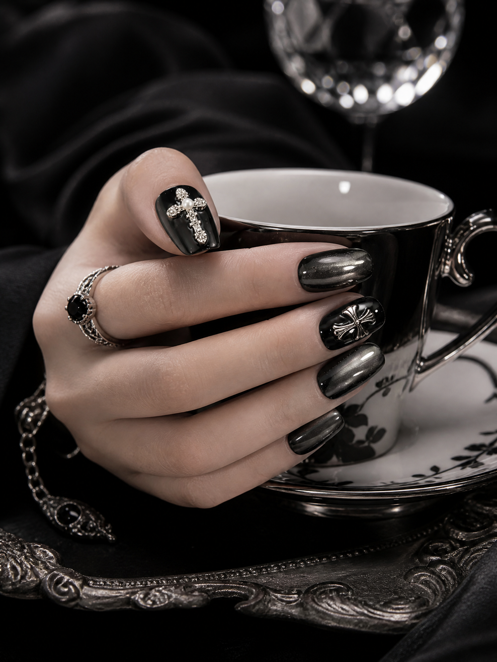 Nyx's Obsidian Covenant | LUMlix Haute Nail