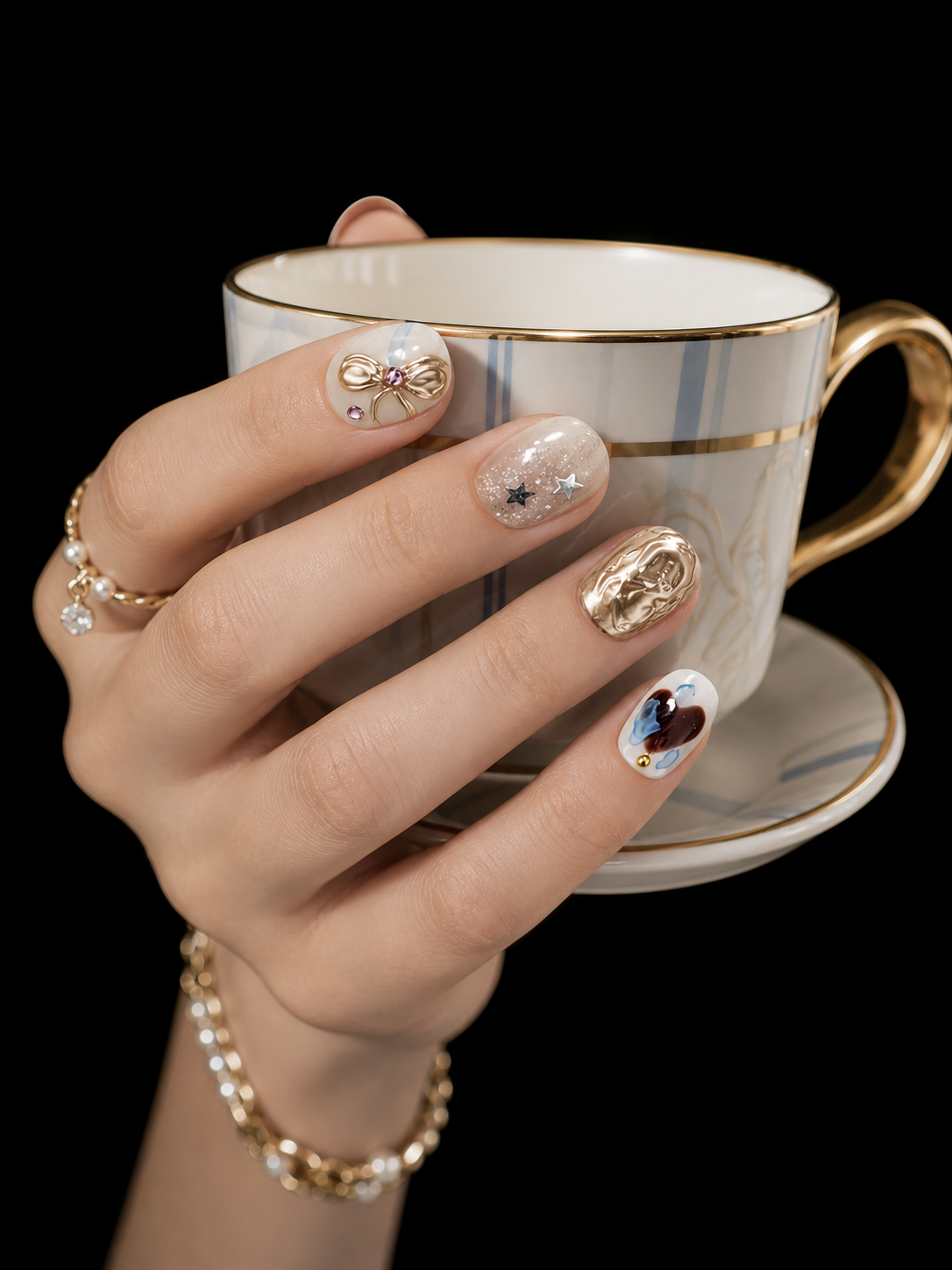 Venus' Gilded Reverie | LUMlix Haute Nail