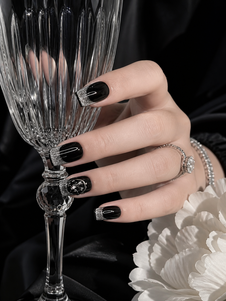 Obsidian Noir & Silver Cascade | LUMlix Haute Nail