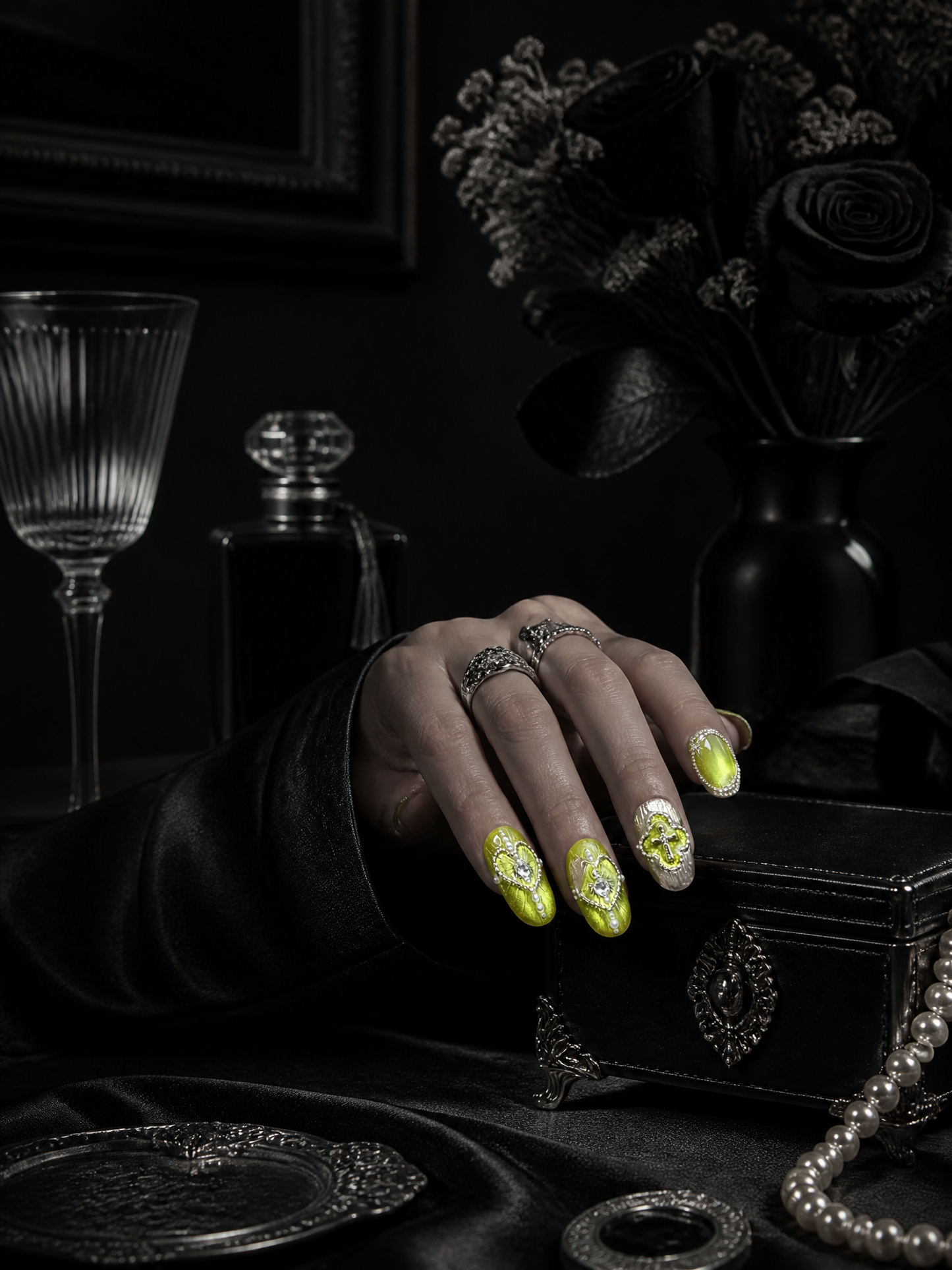 Verdant Empress' Sacred Edict | LUMlix Haute Nail