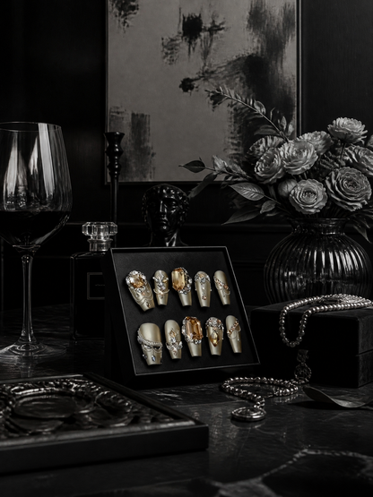 Gilded Opulence | LUMlix Haute Nail