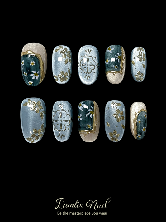 Gilded Vintage Reverie | LUMlix Haute Nail