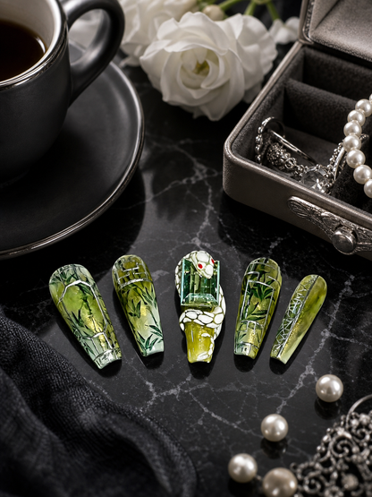 Verdant Serpent’s Embrace | LUMlix Haute Nail
