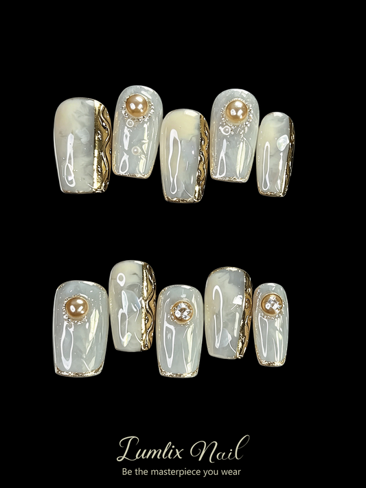 Lumière de Marbre Doré | LUMlix Haute Nail