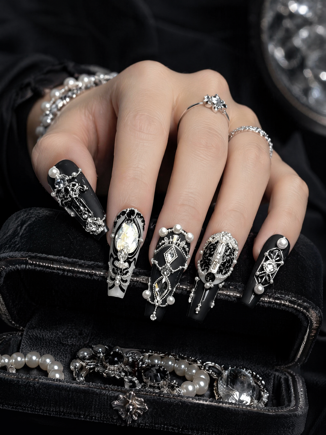 Obsidian Baroque | LUMlix Haute Nail