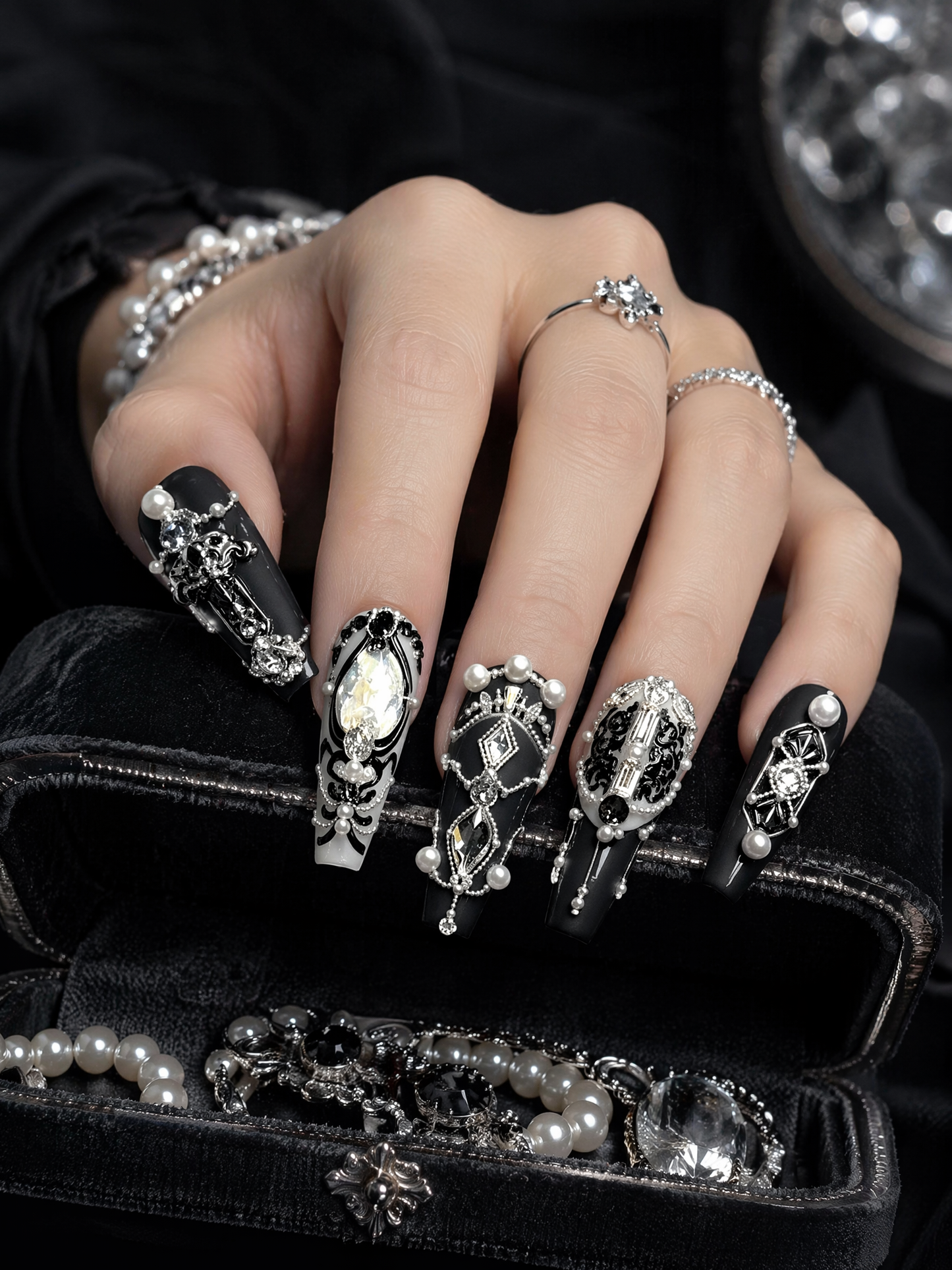 Obsidian Baroque | LUMlix Haute Nail