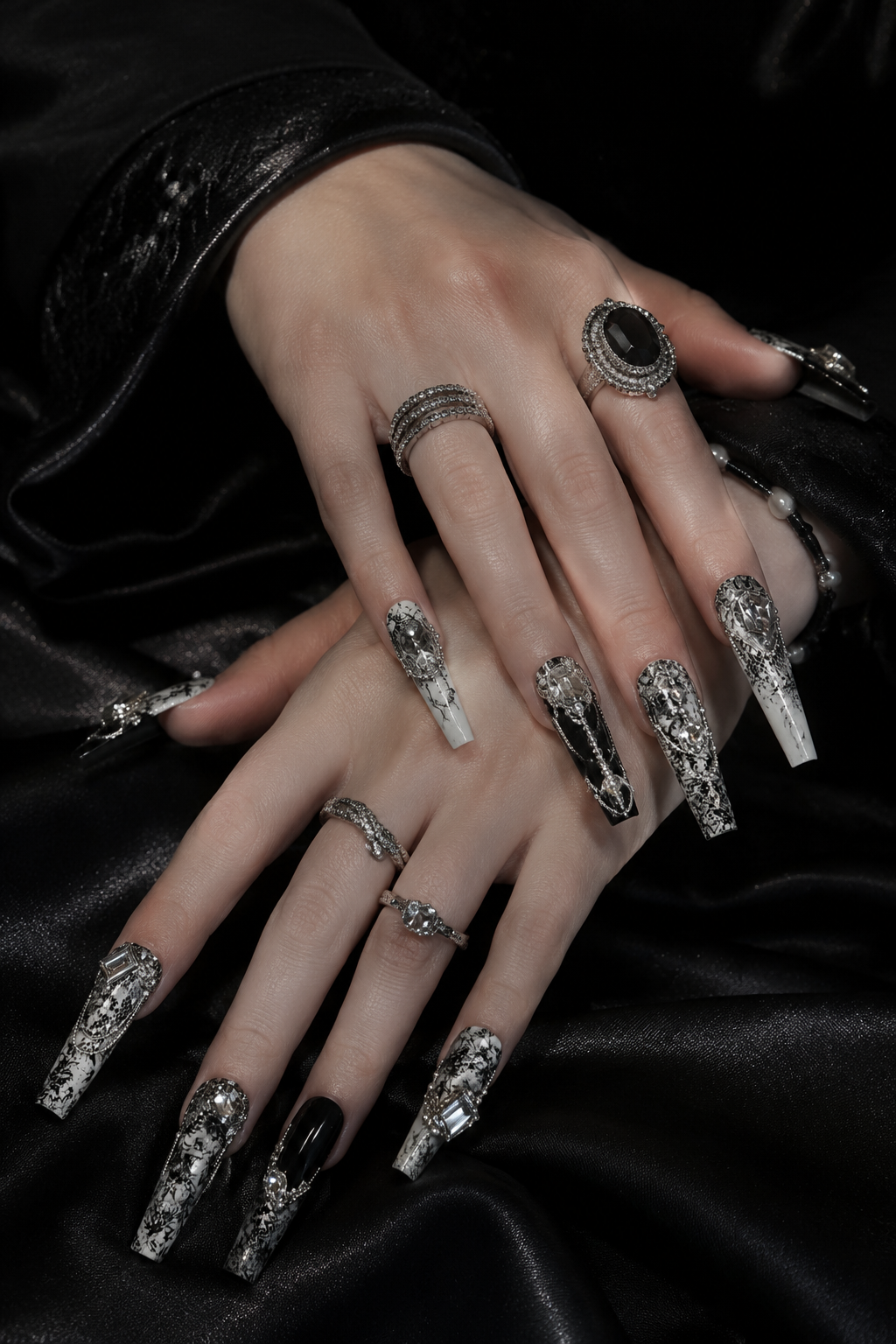 Noir Baroque Crown | LUMlix Haute Nail