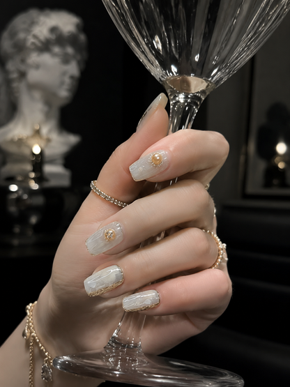 Lumière de Marbre Doré | LUMlix Haute Nail