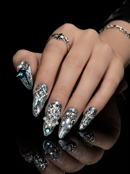 Midnight Baroque  | LUMlix Haute Nail | LUMlix Haute Nail