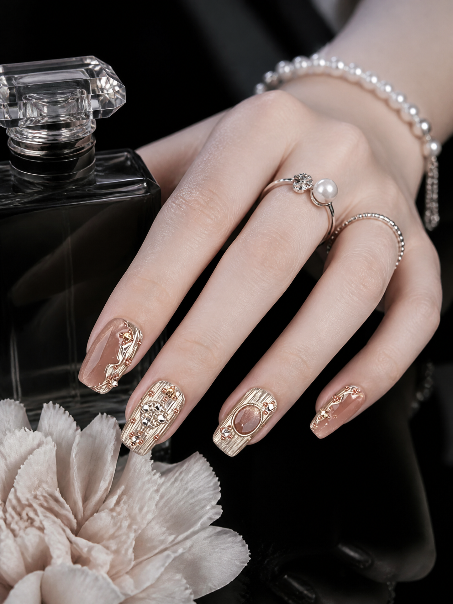 Aurelia’s Gilded Reverie | LUMlix Haute Nail