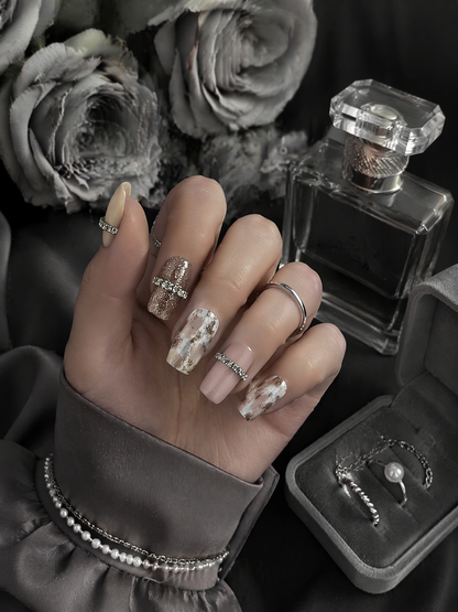 Gilded Mocha Minimalist | LUMlix Haute Nail