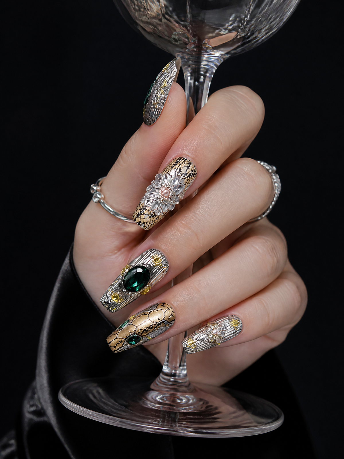 Serpentine Emerald Tapestry | LUMlix Haute Nail